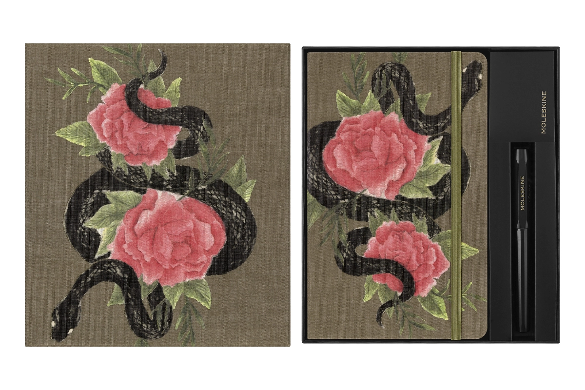 Een Moleskine Snake Roses Ruled Hardcover Large Notebook + Kaweco Ballpoint Pen Gift Set koop je bij Moleskine.nl